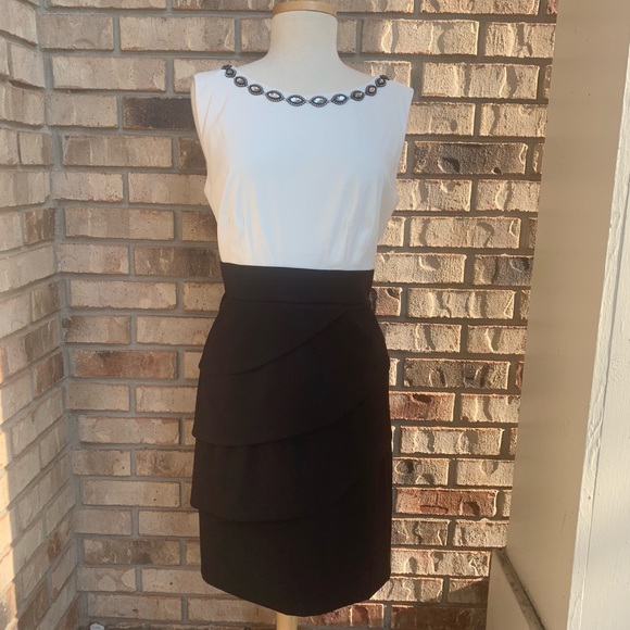 Embellished neckline black/ivory dress - Picture 2 of 6